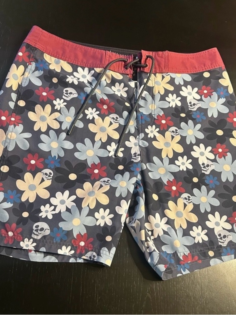 Men's Floral Skull Swim Board Shorts - Navy and Red